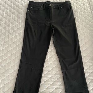 🌟Bundle 3/$30🌟 Basic black pants. Straight leg. Back slash pockets.